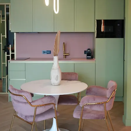 White Titanic Pink Sea View Parking Apartment Navodari